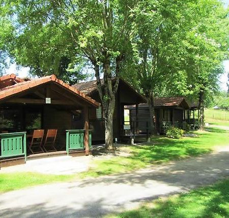 Camping Les Etoiles Saint-Sornin-Lavolps Extérieur photo