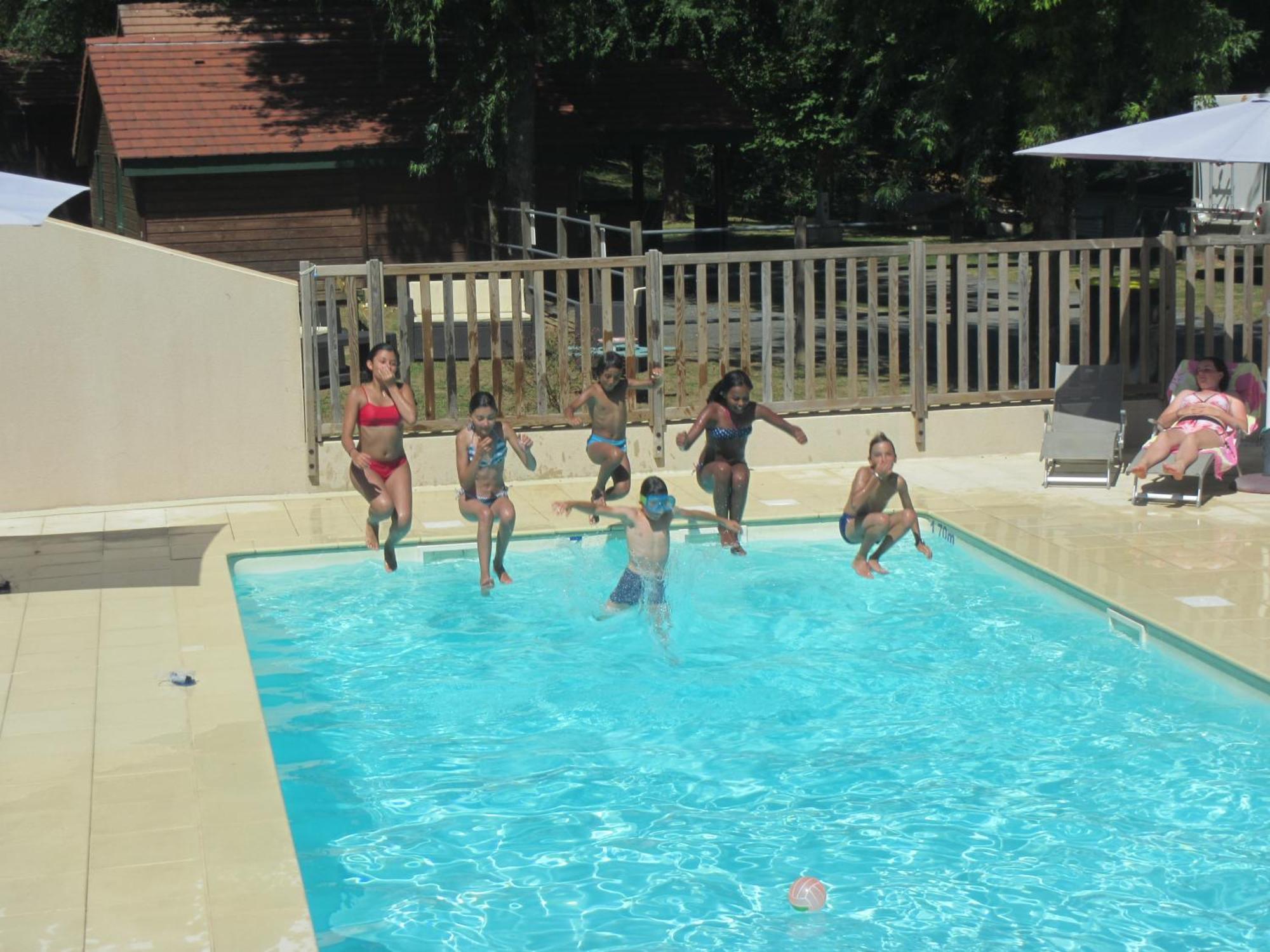 Camping Les Etoiles Saint-Sornin-Lavolps Extérieur photo